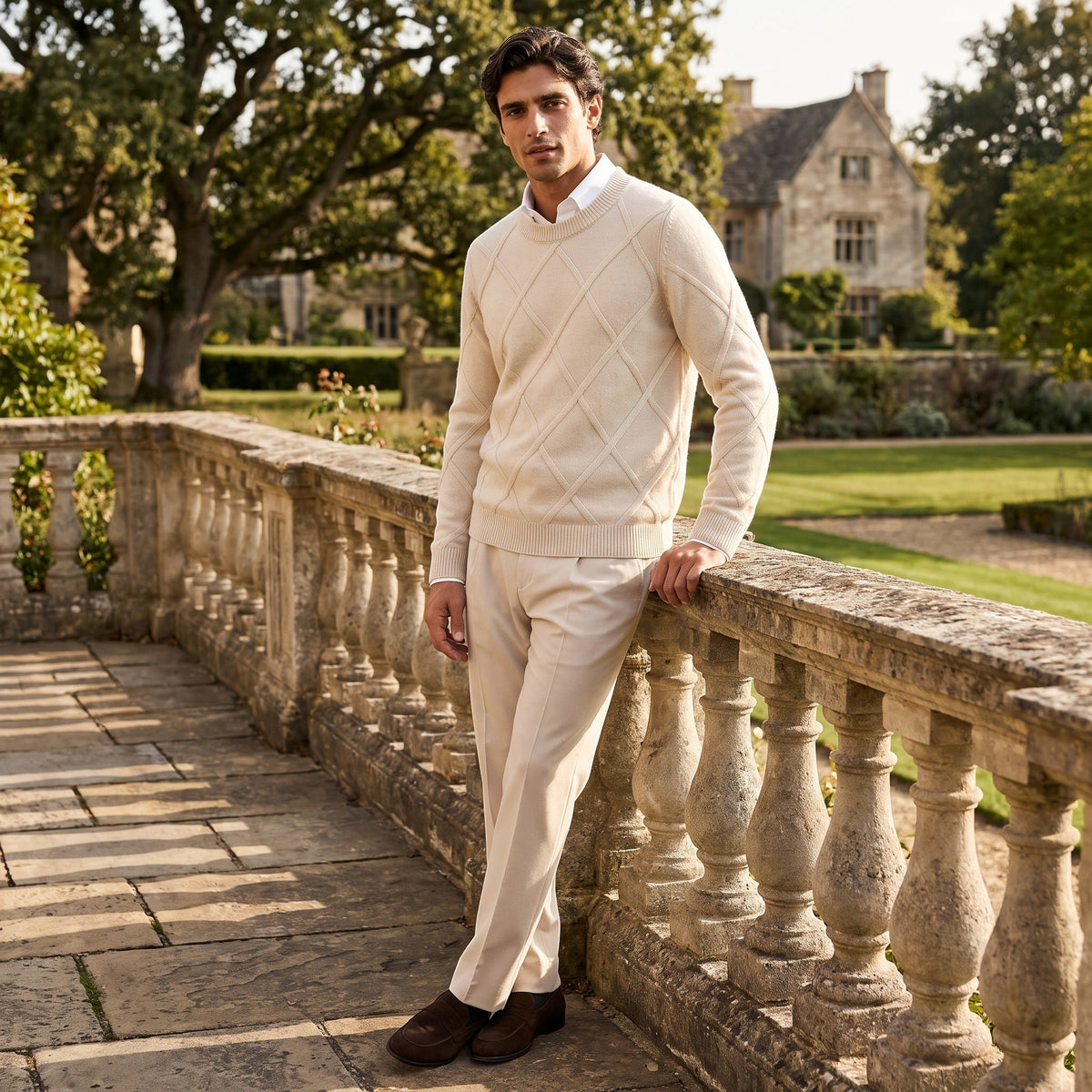 Men's Crew Neck Sweater with Diamond Pattern and Ribbed Trim